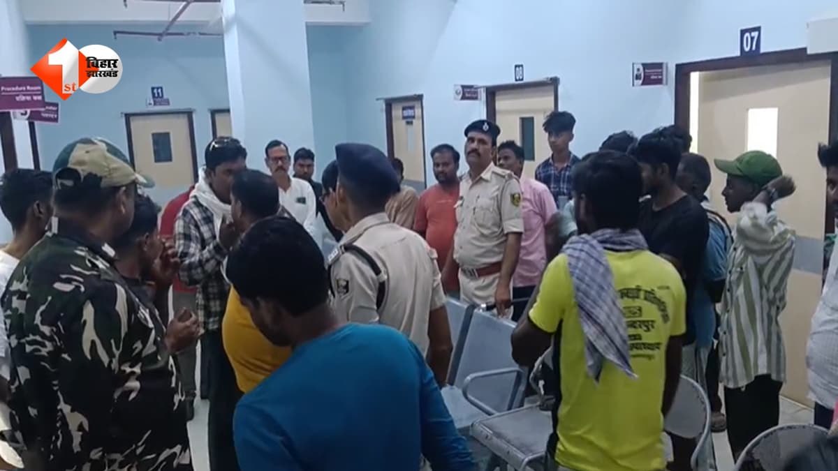 Bihar News : रफ़्तार का कहर! बेकाबू बालू ट्रैक्टर ने 3 युवकों को रौंदा, 2 की मौत; एक लड़ रहा जिंदगी से जंग