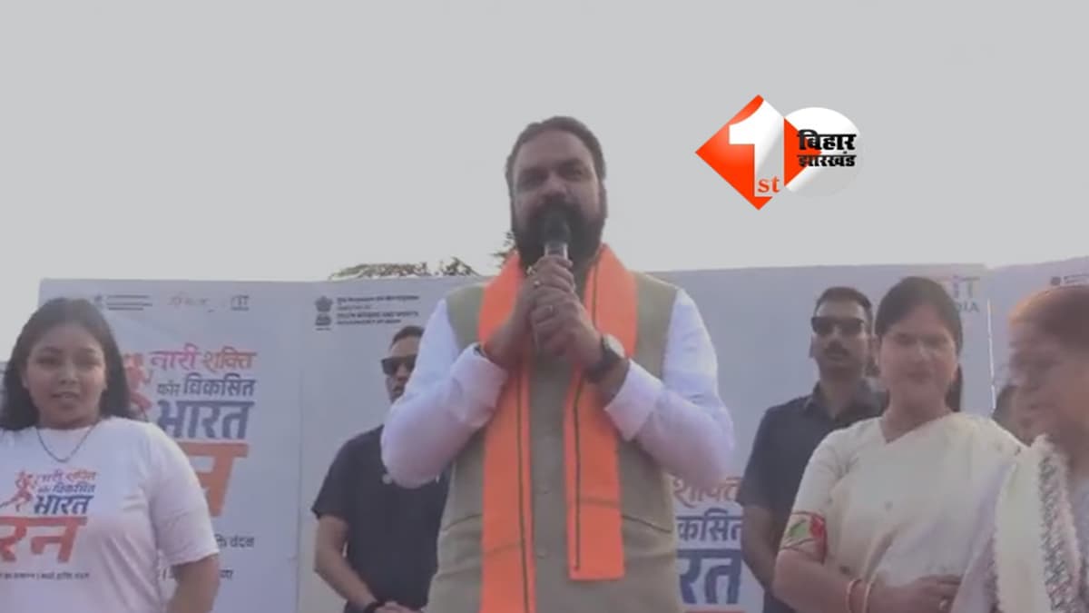 Bihar News : जेपी गंगा पथ से सचिवालय तक एक्टिव दिख रहे CM सम्राट चौधरी, नारी शक्ति वंदन अभियान में महिलाओं ने किया सम्मान