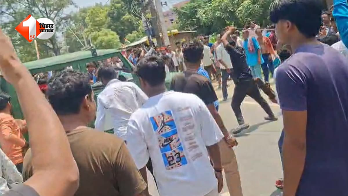 बाघ के हमले में ग्रामीण की दर्दनाक मौत, आक्रोशित लोगों ने वाल्मीकिनगर-मदनपुर स्टेट हाईवे किया जाम, घंटों ठप रहा आवागमन