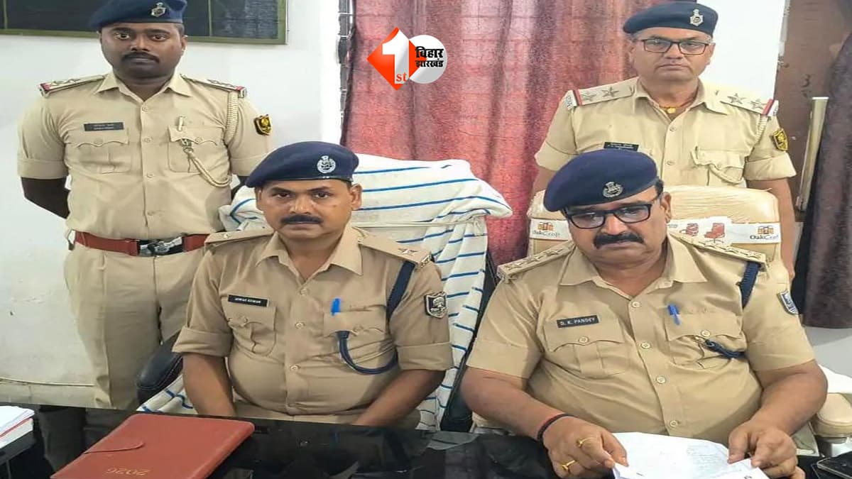 पुलिस को देखते ही भागे दो शख्स... तलाशी ली तो खुल गया बड़ा राज, 37 गोलियां और 2 कट्टे बरामद