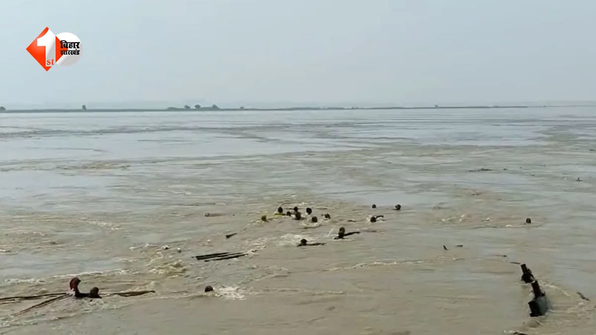गंगा नदी में पलटी मजदूरों से भरी नाव, 18 थे सवार; 12 तैरकर निकले, 6 लापता