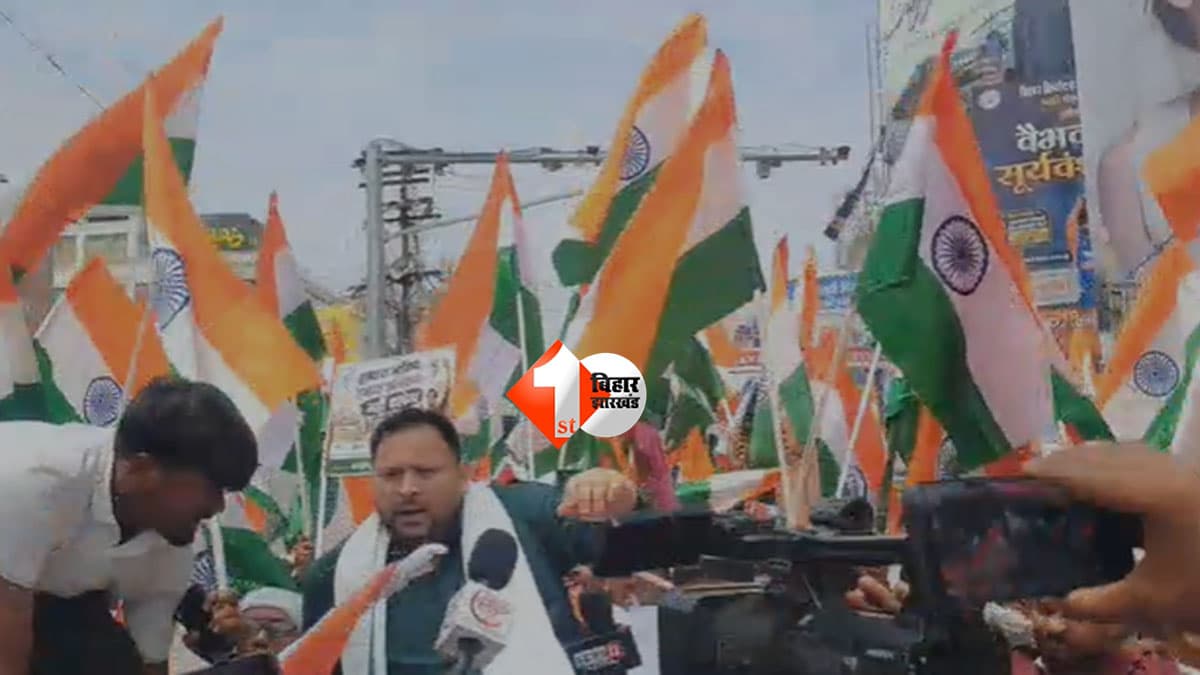 डाकबंगला पर बैरिकेडिंग तोड़ आगे बढ़े तेजस्वी यादव, समर्थकों के साथ राजभवन की ओर कूच