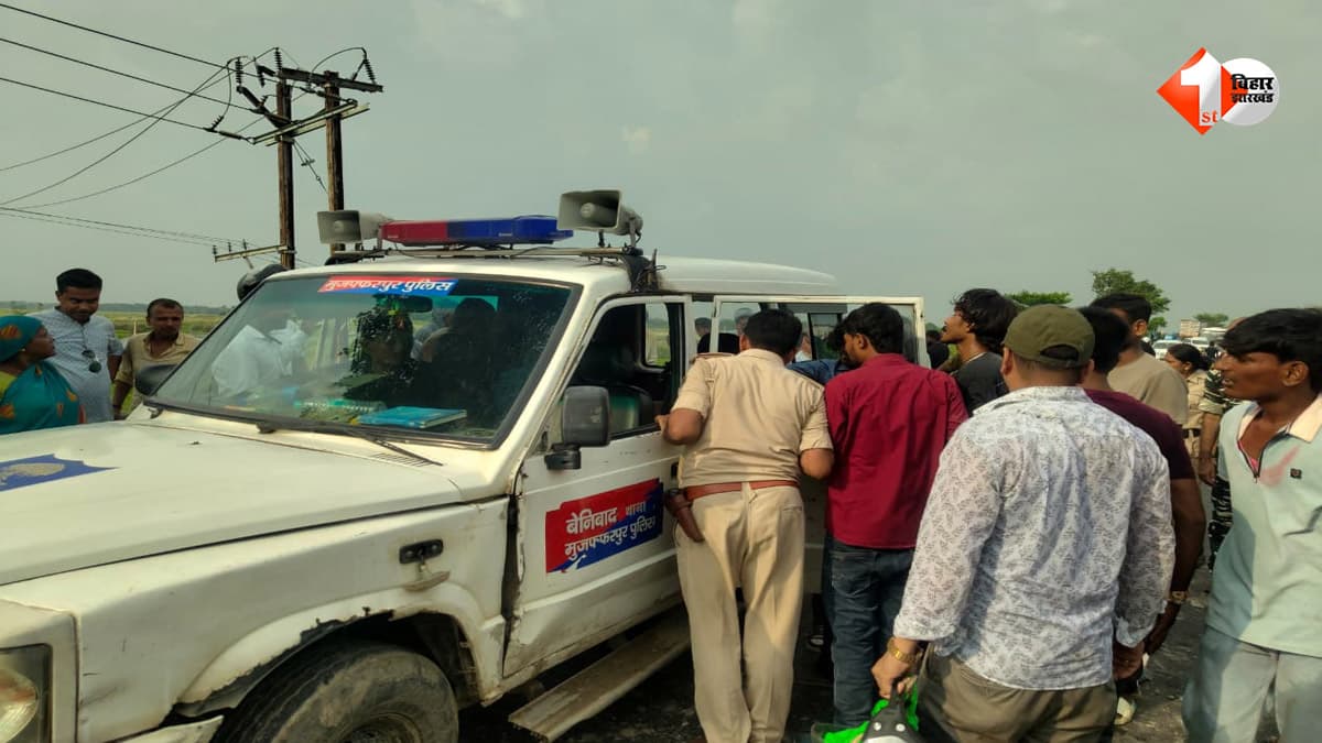 पुलिया से टकराकर खाई में जा गिरी तेज रफ्तार कार... मां बेटे की मौके पर दर्दनाक मौत