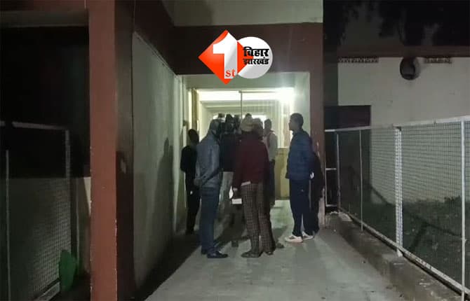 Bihar Breaking News : पटना से सटे मोकामा में महिला पर तेजाब हमला, इलाके में फैला आक्रोश; आरोपी ने पहले रास्ता पूछा फिर चेहरे पर केमिकल फेंक दिया