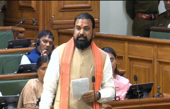 Home Minister : बिहार में भ्रष्टाचार पर सख्ती: गृह मंत्री सम्राट चौधरी का साफ संदेश, किसी भी व्यक्ति से अवैध रूप से पैसा लेने पर होगी सख्त कार्रवाई,सीधे चली जाएगी नौकरी