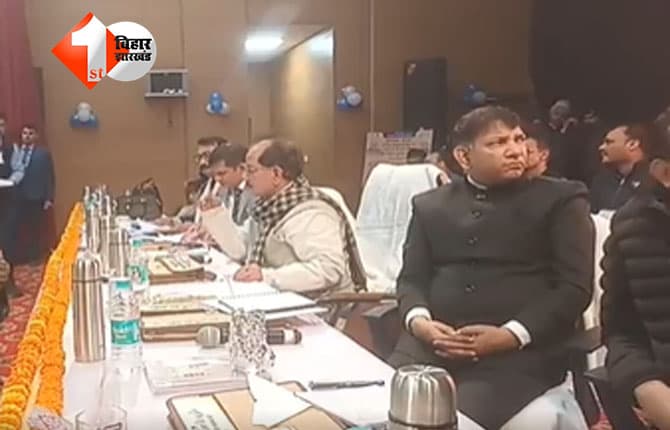 Bihar land reform : 'क्या तमाशा है...', CO की विजय कुमार सिन्हा ने भरी सभा में लगा दी क्लास, कहा - सही काम को लटकाने का रवैया नहीं चलेगा