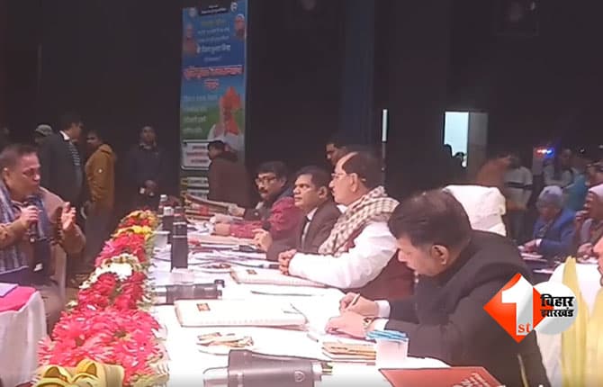 Vijay Sinha : “छोड़ो कल की बातें, कल की बात पुरानी... नए दौर में मिलकर लिखेंगे नई कहानी…”, विजय सिन्हा ने कहा- अधिकारियों की शिकायत करने से समाधान नहीं होगा