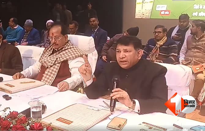 Land Reform Department : 'समय से पहले रिटायर कर देंगे ...', CO की लापरवाही पर भड़के विजय सिन्हा, कहा - 4 साल से पहले VRS दिलवा दूंगा, यदि सही लागों को मदद में लटकाया