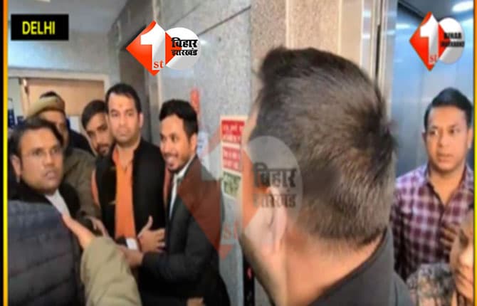 Land for Job case : लिफ्ट में तेजस्वी यादव और तेज प्रताप यादव की हुई भेंट, तस्वीर बता रही अलग कहानी; क्या हुई बातचीत? पढ़िए क्या है पूरी खबर
