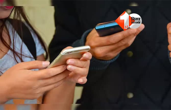 Bihar education news : शिक्षा का मंदिर शर्मसार: महिला शिक्षिकाओं को अश्लील मैसेज भेजने पर 2 शिक्षक सस्पेंड, 2 दर्जन मामलों की जांच