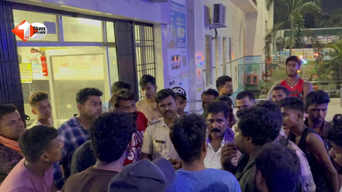 बिहार में दर्दनाक सड़क हादसा: तेज रफ्तार वाहन की टक्कर से युवक की मौत, आधे घंटे तक सड़क पर पड़ा रहा घायल