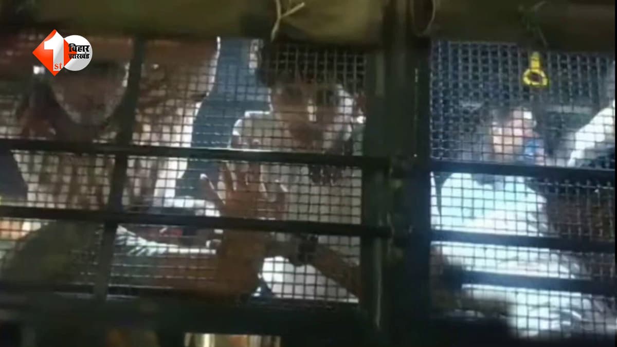 ‘मां तुम खाना खाई हो…’, पुलिस वैन में बैठे बेटे को खुद की नहीं मां की थी चिंता, बिहार बंद का भावुक वीडियो वायरल