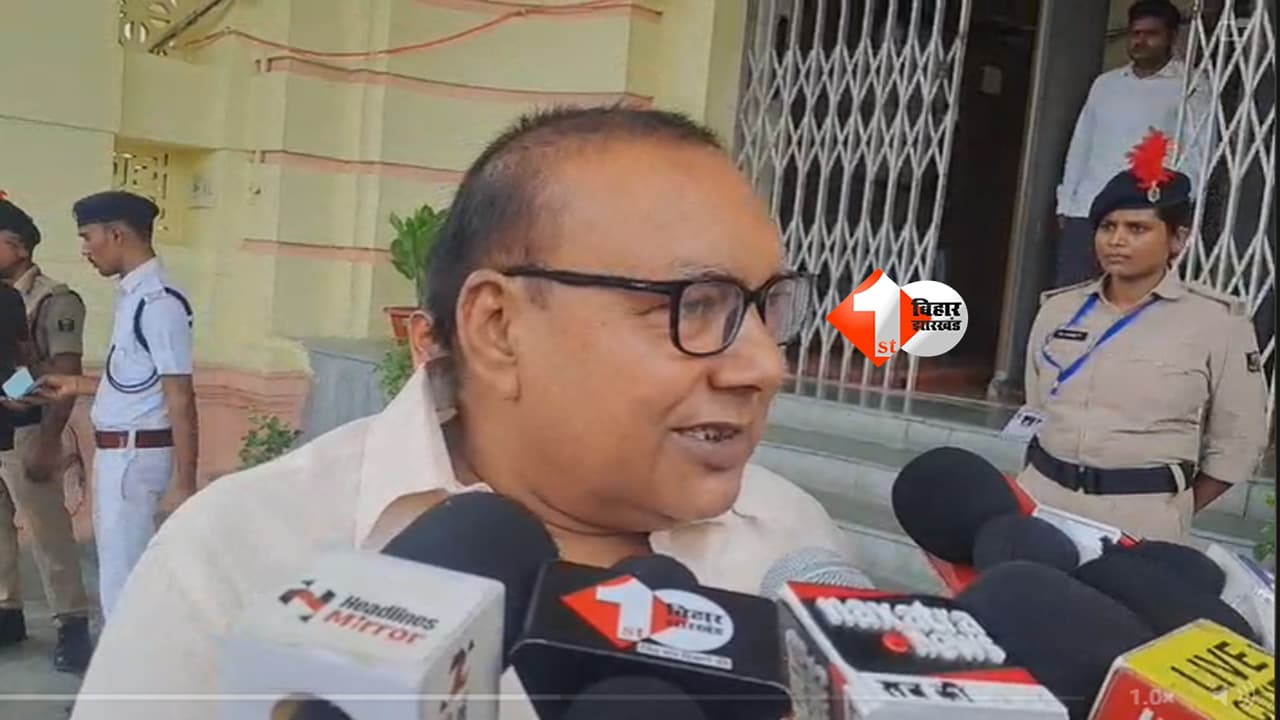 BIHAR NEWS : पटना लाठीचार्ज पर RJD विधायक बोगो सिंह का हमला, बोले- 'छात्रों की आवाज दबा रही है सरकार, यह हिटलरशाही है'