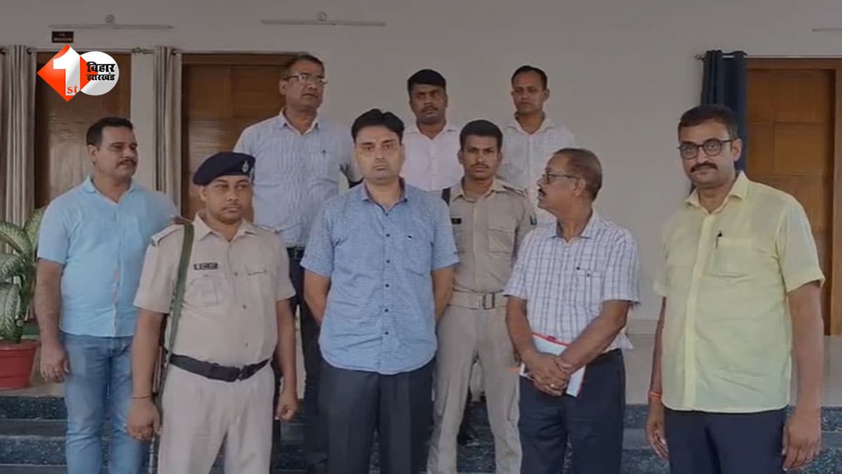 वैशाली समाहरणालय में निगरानी की बड़ी कार्रवाई, 2 हजार रुपये रिश्वत लेते अनुमंडल कार्यालय का लिपिक गिरफ्तार