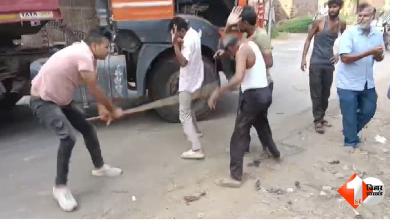 Bihar News, Bhojpur News, Sand Mining Bihar, Bhojpur Truck Driver Beaten, Sahar Police Station, Sand Dispute Bihar, Truck Owners Association Bhojpur, Bihar Crime News, Sand Transport Bihar, SC ST Poli