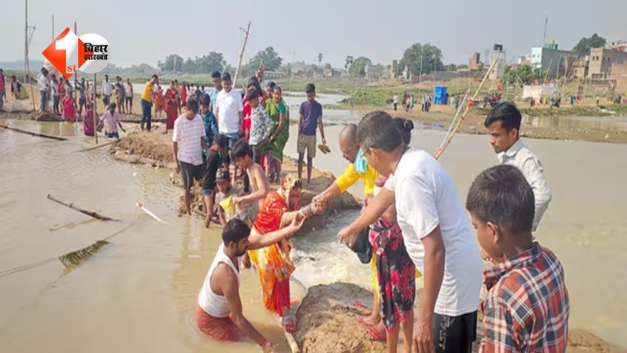 Kiul River : उफनती नदी के बीच जारी पूजा-अर्चना, जान जोखिम में डालकर यज्ञ मंडप पहुंच रहे भक्त; प्रशासन और श्रद्धालुओं के बीच बढ़ी टेंशन