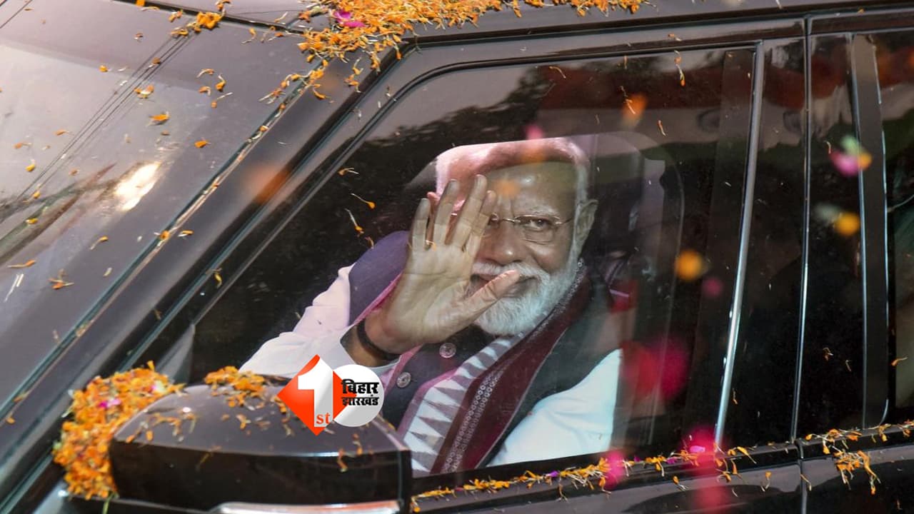 पटना पहुंचे पीएम मोदी, एयरपोर्ट से निकला काफिला, सम्राट कैबिनेट विस्तार से पहले होगा भव्य रोड शो