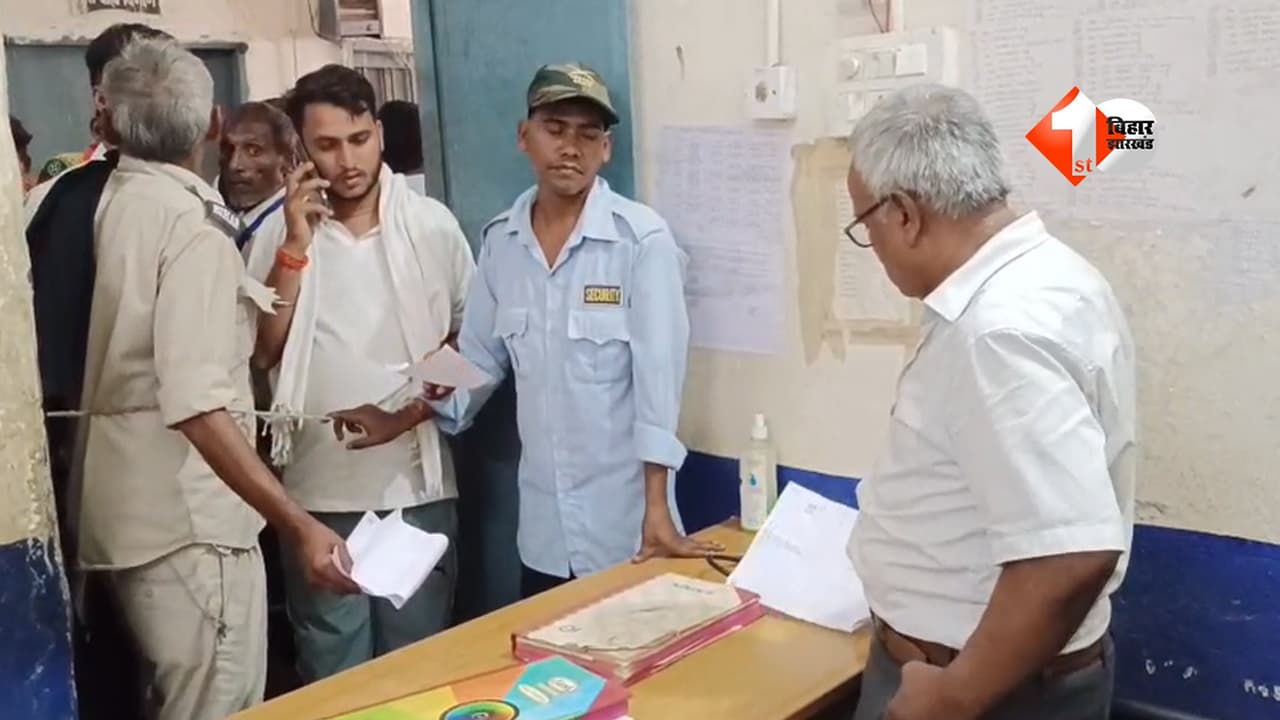 Bihar News : सदर अस्पताल में बवाल! इलाज कराने पहुंचे युवक ने डॉक्टर को पीटा, आरोपी हिरासत में