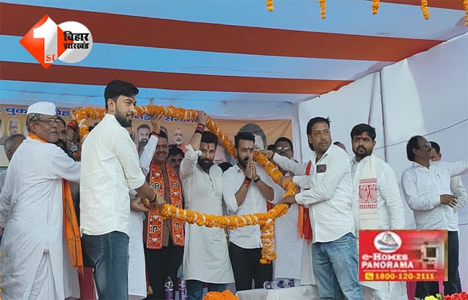 Parbatta Assembly : परबत्ता में जनसभा के दौरान कुर्सी टूटी, मंच पर चिराग और देवेंद्र फड़णवीस गिरे धड़ाम!