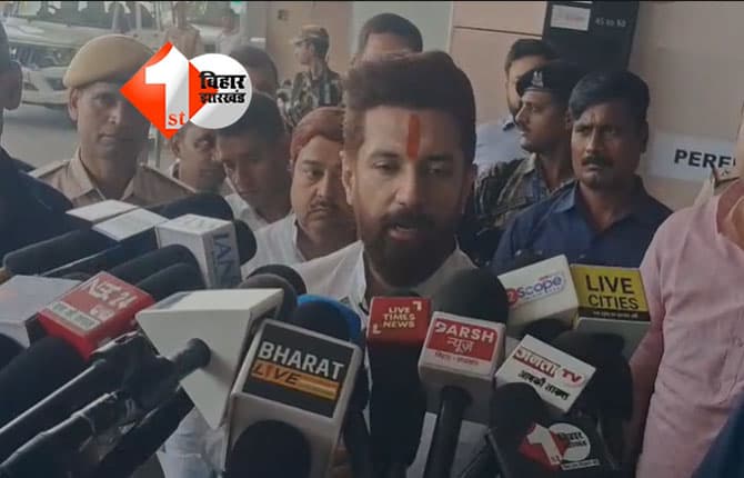 Bihar Assembly Election 2025 : तेजस्वी यादव के बड़े वादे पर चिराग पासवान की तीखी प्रतिक्रिया,कहा - पहले महागठबंधन के अंदर आपसी झगड़े तो सुलझा लें ....