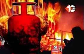 Bihar News : गैस सिलेंडर लीक से लगी आग, छठ पूजा की तैयारी कर रही दो महिलाएं समेत तीन लोग झुलसे