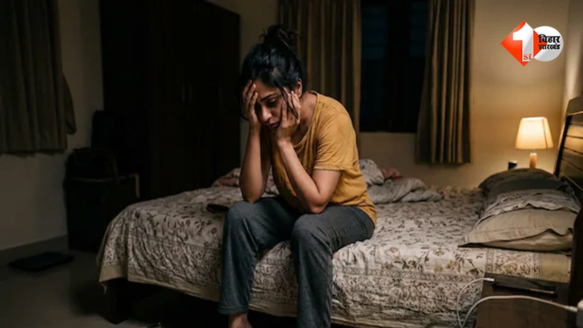 मुखिया के बेटे ने पत्नी से मिलाने के बहाने महिला को बुलाया घर, फिर ऊपर ले जाकर की ऐसी हरकत; थाने पहुंचा मामला
