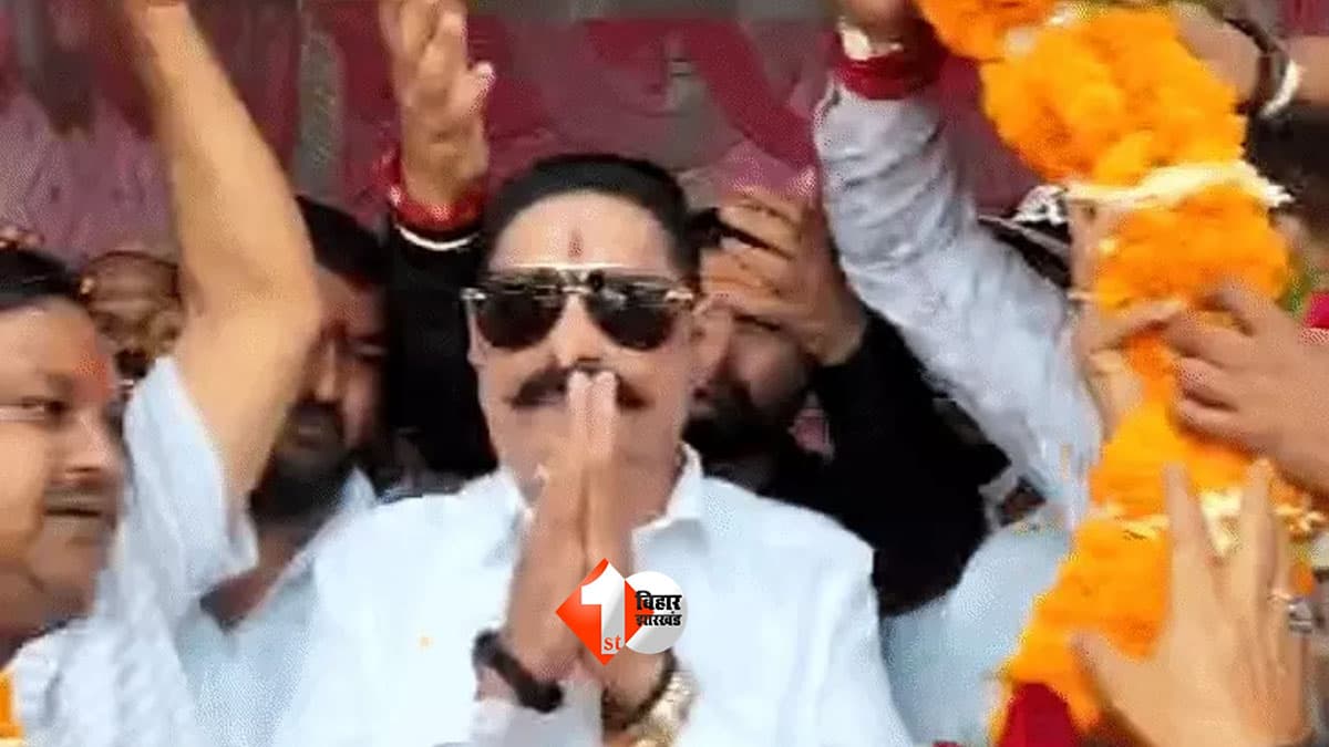 Anant Singh : फतुहा में अनंत सिंह का रोड शो, पटना स्नातक सीट पर दिखा सियासी दम, समर्थकों से बोले - ‘जब बुलाएंगे, हम हाजिर रहेंगे’...