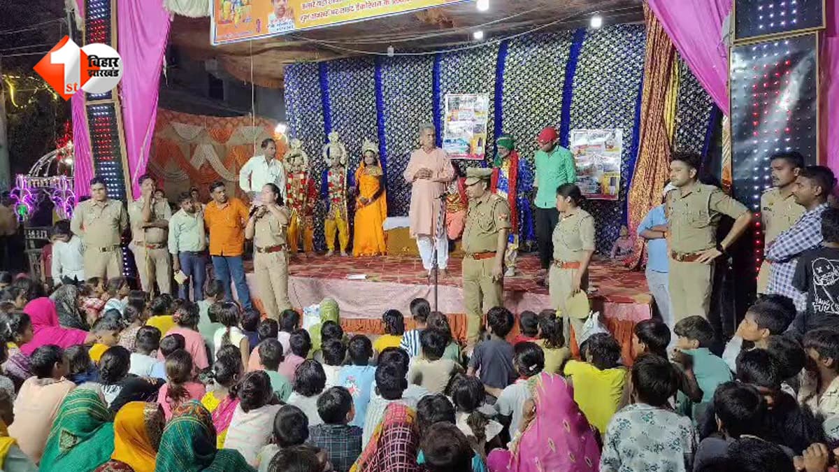 दुर्गा पूजा में अश्लील गानों पर डांस से मचा बवाल, समिति अध्यक्ष समेत 13 पर FIR