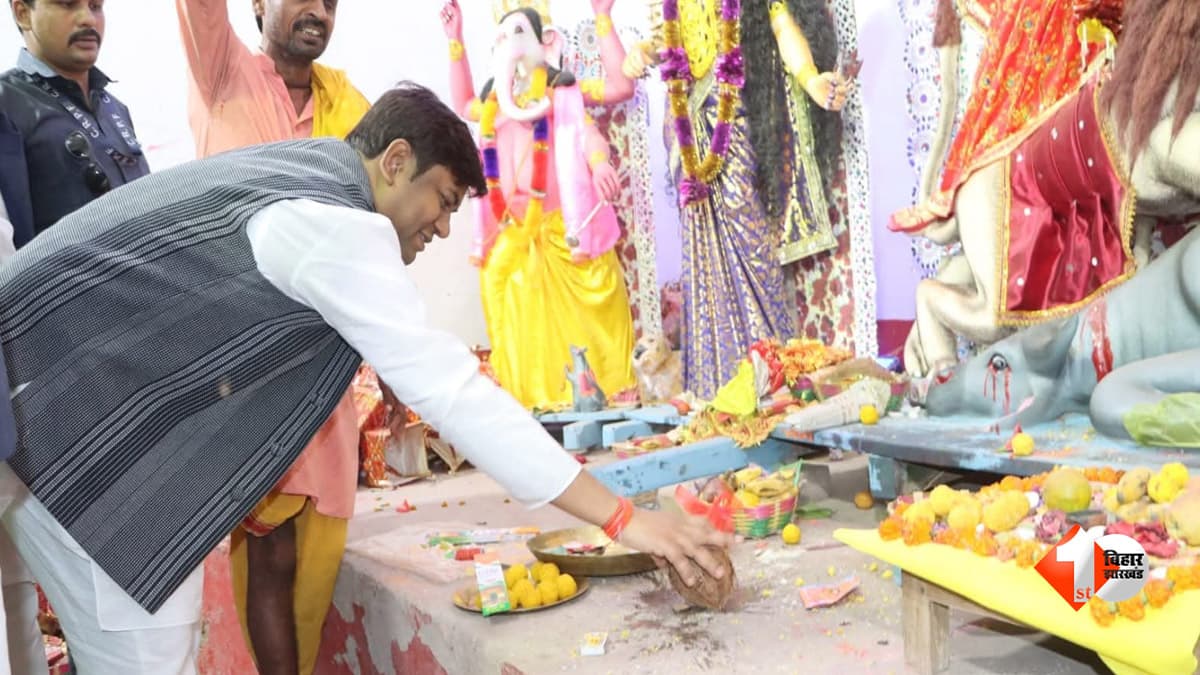 महानवमी पर मुकेश सहनी ने मां दुर्गा के किए दर्शन, बिहार की सुख-समृद्धि और खुशहाली की कामना