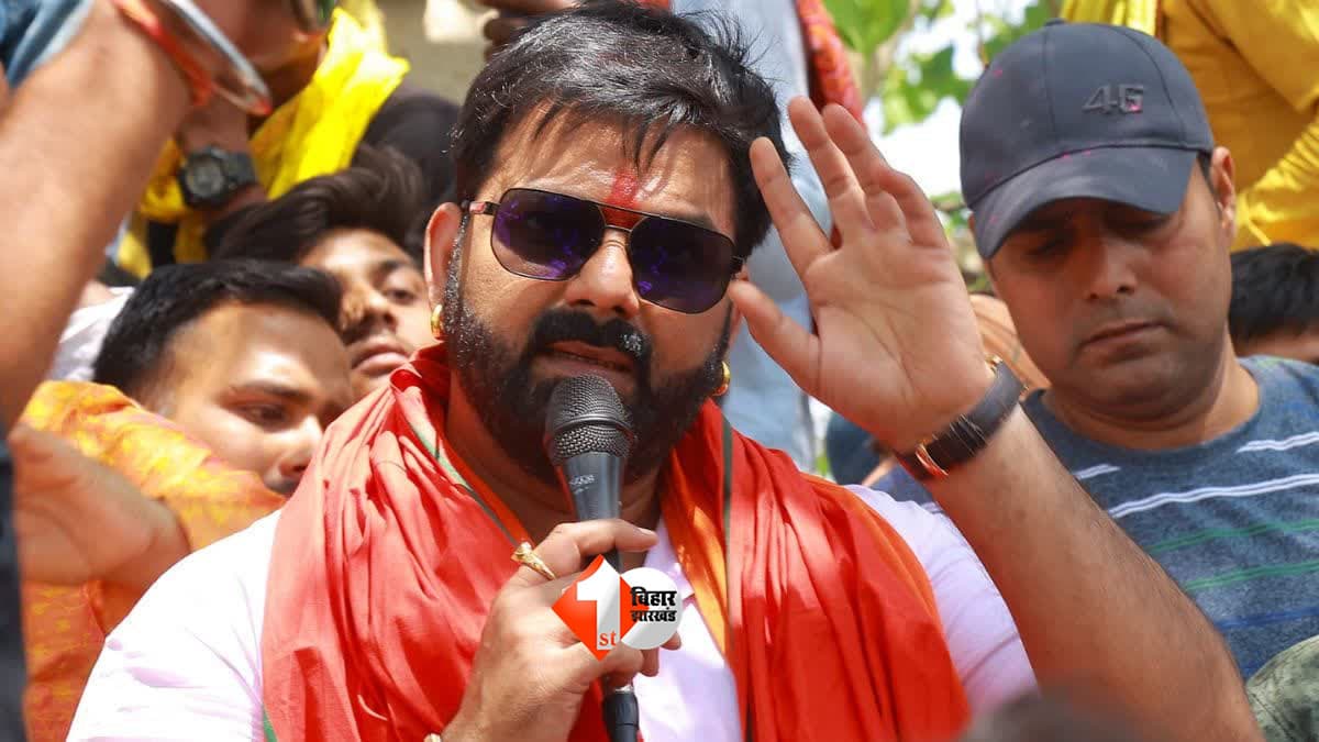 BIHAR NEWS : पवन सिंह का ऐसा क्रेज! एक झलक के लिए रेलवे ट्रैक पर पहुंचे फैंस, 30 मिनट रुकी ट्रेन