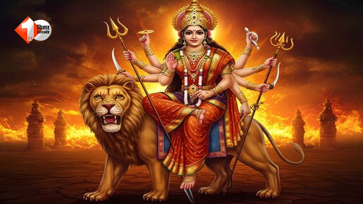 क्या है दुर्गा सप्तशती और नवरात्र में क्यों करना चाहिए इसका पाठ? जानिए 13 अध्यायों का महत्व