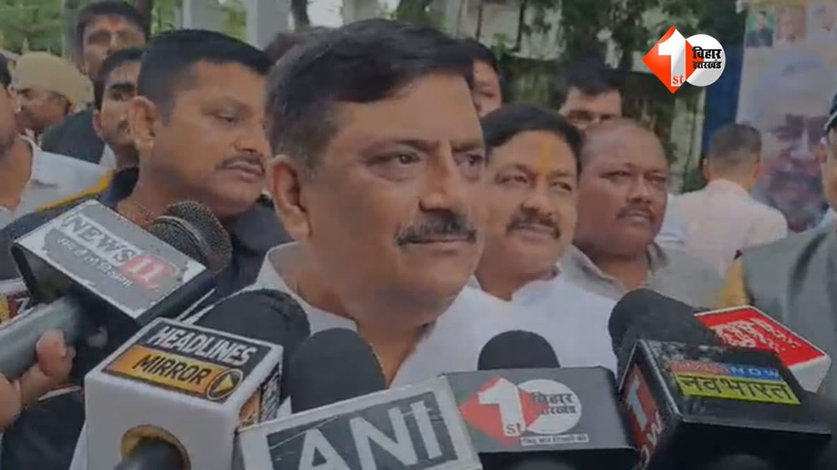 नीरज के ‘ललन बाबू कौन हैं’ बयान के बाद संजय झा का पलटवार, बोले- आदरणीय हैं, JDU को मजबूत करने में बड़ा योगदान