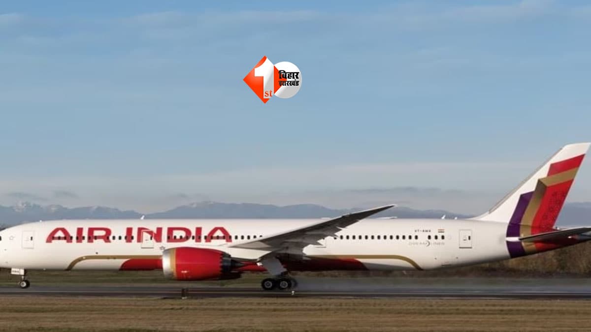 वाराणसी से दिल्ली जा रही Air India Express फ्लाइट में मचा हड़कंप! कार्गो में बजा Smoke Alarm, लखनऊ में कराई गई Emergency Landing