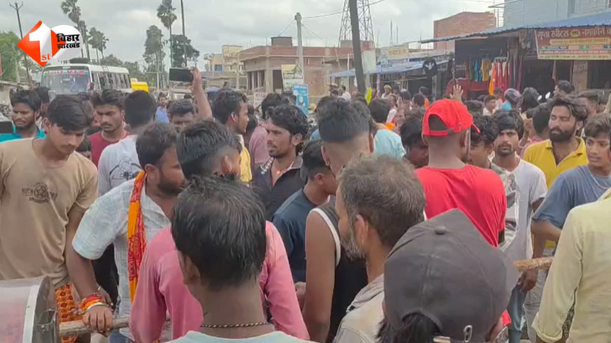 आदित्य हत्याकांड में अब तक गिरफ्तारी नहीं, सड़क पर उतरे परिजन; शव रखकर किया प्रदर्शन