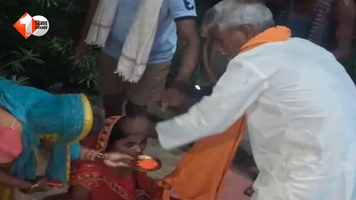 प्यार अंधा होता है... पर इतना भी नहीं, 60 वर्ष के बुजुर्ग ने 37 साल छोटी लड़की से रचाई शादी; बिहार का VIDEO वायरल